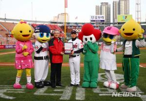 손아섭, 가장 착한 야구선수 선정…2018 사랑의 골든글러브상