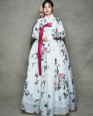 두산 박서원♥조수애 전 아나운서, 장난기 가득한 결혼사진 공개…‘사랑꾼 면모 뽐내’