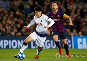 [UEFA 챔피언스리그] 토트넘 vs 바르셀로나, 1-1 무승부로 선방…공격 중심 손흥민의 활약