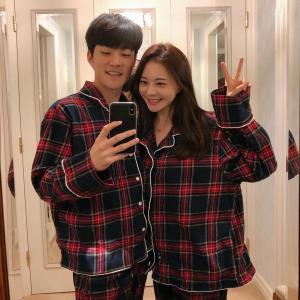 ‘아옳이’ 김민영♥서주원, 커플 잠옷 입은 신혼부부…‘행복한 표정의 두 사람’