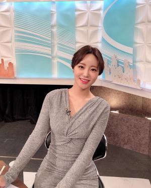 ‘허영지 친언니’ 허송연 아나운서, 회색 원피스 입고 미모 ‘뿜뿜’…전현무♥한혜진 커플과 무슨 관계?