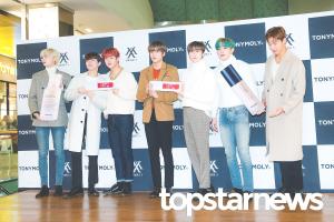 [UHD포토] 몬스타엑스(MONSTA X), ‘화장품 들고 찰칵!’