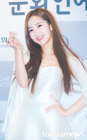 [HD포토] 박민영, ‘러블리한 손하트’ (제23회소비자의날문화연예시상식)