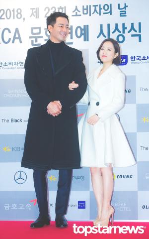 [HD포토] 조인성-박보영, ‘갑자기 분위기 팔짱’ (제23회소비자의날문화연예시상식)