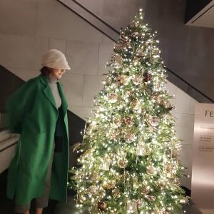 ‘비켜라 운명아’ 서효림, 트리와 깔맞춤한 초록색 코트 패션…완벽 소화