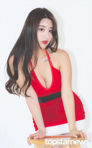 [HD포토] ‘내 친구 소개팅’ 윤창민 소개팅녀 모델 정유나, ‘가슴골 노출한 섹시 산타 화보’