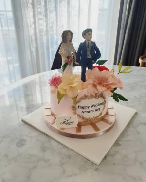 ‘언니’ 이시영, 결혼기념일 맞아 결혼식 모습 재연한 케이크 공개…‘잘 어울리는 부부’