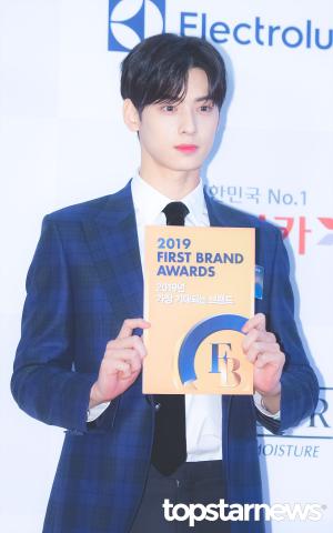 [HD포토] 아스트로(ASTRO) 차은우, ‘이 눈빛 치명적’ (퍼스트브랜드 대상)