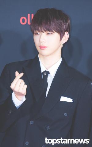 [HD포토] 워너원(Wanna One) 강다니엘, ‘워너블 받아주세요~’ (2018KPMA한국대중음악시상식)