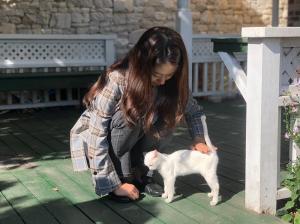‘상의원’ 박신혜, 하얀 고양이와 함께한 여왕의 모습…영화 주요 줄거리 및 결말은?