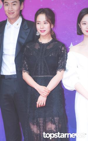 [HD포토] 송지효, ‘시크한 블랙 시스루 드레스로 뽐낸 미모’ (2018SBS연예대상)