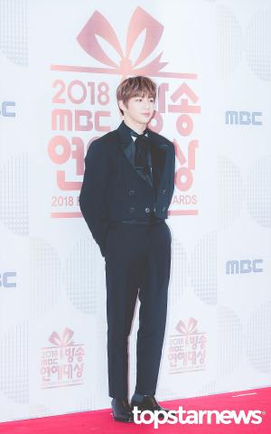 [HD포토] 워너원(Wanna One) 강다니엘, ‘머리 위 리본’ (2018MBC연예대상)