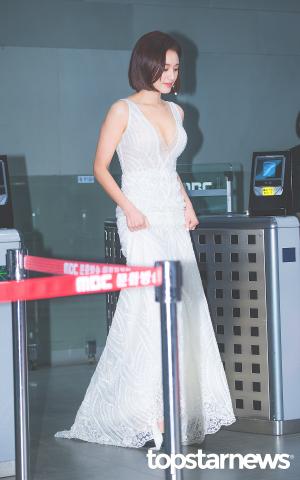 [HD포토] 김재경, ‘글래머 몸매 뽐내는 드레스’ (2018MBC연기대상)