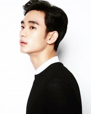 ‘리얼’ 이후로 입대한 ‘도둑들’ 김수현, 전역 일자는 언제?