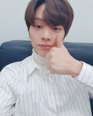 비투비(BTOB) 육성재, 팬들에게 새해 인사 전해…“2019년도 변함없이 함께해요”