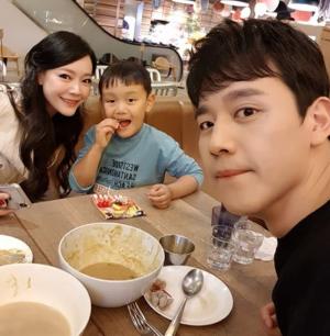 뮤지컬배우 손준호-김소현, 아들 주안이와 다정한 일상… “보기좋은 가족”