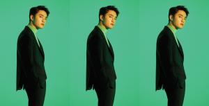 ‘언더독’ 엑소(EXO) 디오,  푸른빛 후광에 수트입은 옆모습 ‘엣지 미남’