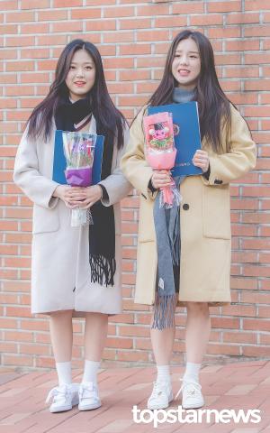 [HD포토] 이달의 소녀(LOONA) 현진-희진, ‘졸업식 가기 전 포토타임’ (졸업식)