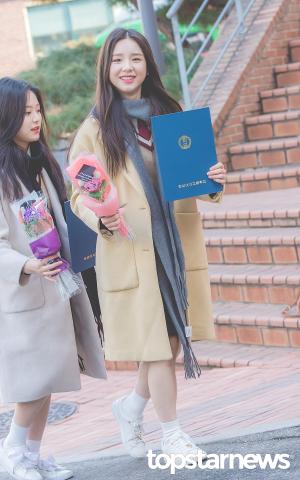 [HD포토] 이달의 소녀(LOONA) 희진, ‘졸업장 들고 아장아장’ (졸업식)