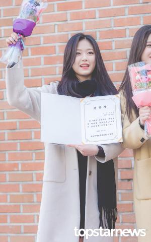 [HD포토] 이달의 소녀(LOONA) 현진, ‘오늘 졸업합니다~!’ (졸업식)