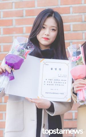 [HD포토] 이달의 소녀(LOONA) 현진, ‘졸업장 들고서’ (졸업식)