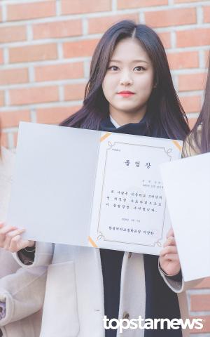 [HD포토] 이달의 소녀(LOONA) 현진, ‘졸업장 공개~’ (졸업식)