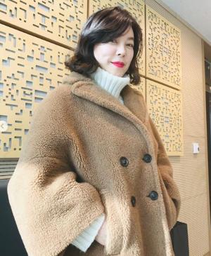 최화정, 나이 잊게 하는 패션센스…“뽀글이 코트 사랑”