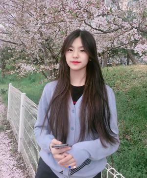 JYP 황예지 연습생, 청초한 일상 미모…‘차세대 JYP 걸그룹 멤버?’