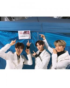 ‘신인상’ 스트레이키즈(Stray Kids), 무대 뒤 큐티뽀짝이들…“고마워요 스테이♥”