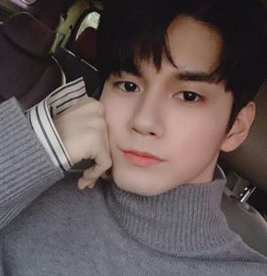 옹성우, 개인 SNS 시작… ‘빚어놓은 듯한 미모’