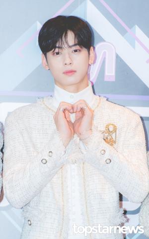 [HD포토] 아스트로(ASTRO) 차은우, ‘아로하에게 보내는 하트’ (엠카운트다운)