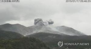 일본 남서부 가고시마 화산 폭발… ‘주의 당부’