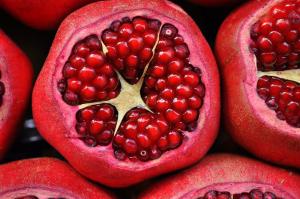 ‘여성의 과일’ 석류, 효능 및 궁합음식 눈길…석류즙으로 간편하게