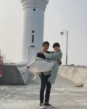 ‘붉은달 푸른해’ 이이경, 김선아와 찍은 투 샷 공개…‘귀여움이 뿜뿜’
