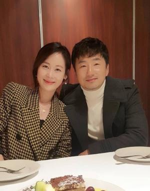 류승수, 아내 윤혜원과 행복한 저녁식사 데이트…‘두 사람의 나이 차이는?’