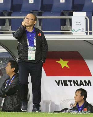 박항서의 베트남, 일본에게 1-0 석패…아쉽게 막 내린 ‘박항서 매직’