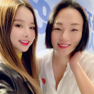 이엑스아이디(EXID) 솔지, 장진희와 ‘극한직업’ 관람 인증샷…“정말 대단해 울 언니♥”