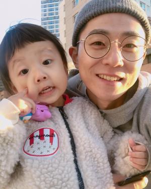 ‘우나리♥’ 안현수, 딸 제인과 행복한 일상…‘붕어빵 부녀’