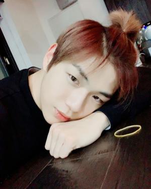 워너원(Wanna One) 강다니엘, 사과머리에 뽀얀 얼굴…인스타그램 팔로워 240만명 돌파