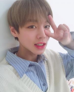 ‘꽃파당’ 박지훈, 깜찍하게 브이하며 찰칵…‘세상에서 제일 귀여운 우리 윙깅이’