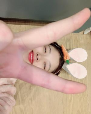 ‘일단 뜨겁게 청소하라’ 김유정, 누워 있어도 빛나는 외모…‘귀여워’