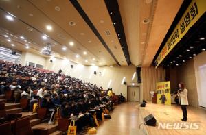 美 LA 타임스 “한국 공무원 시험, 하버드대 합격률보다 더 낮아”