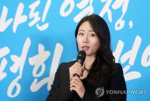 스피드스케이팅 이상화, 강릉 아이스아레나서 ‘평창 동계올림픽’ 1주년 기념 팬사인회 개최