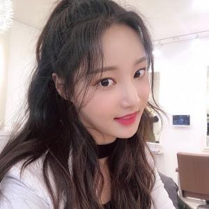 모모랜드(MOMOLAND) 연우, 귀여운 표정으로 팬들 마음 저격…‘상큼함 뿜뿜’