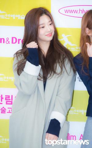 [HD포토] 아이즈원(IZ*ONE) 김민주, ‘채원이 화이팅!‘ (제 8회 한림연예예술고등학교 졸업식)