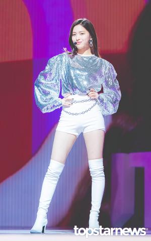 [HD포토] 있지(ITZY) 류진, ‘완벽한 비율 뽐낸 런웨이’ (달라달라)