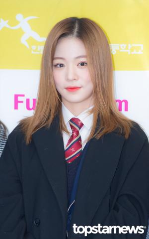 [HD포토] 프로미스나인(fromis_9) 이채영, ‘수줍은 소녀’ (제 8회 한림연예예술고등학교 졸업식)