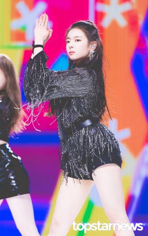 [HD포토] 있지(ITZY) 리아, ‘화려한 배경 속에서’ (달라달라)