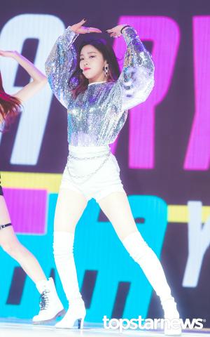 [HD포토] 있지(ITZY) 류진, ‘완벽한 다리 길이 뽐내며’ (달라달라)