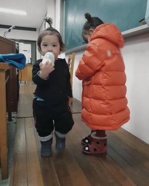 ‘슈돌’ 박주호 아내 안나, 아들 건후-딸 나은 근황 공개…당분간 보기 힘들 ‘깜찍 미모’ 